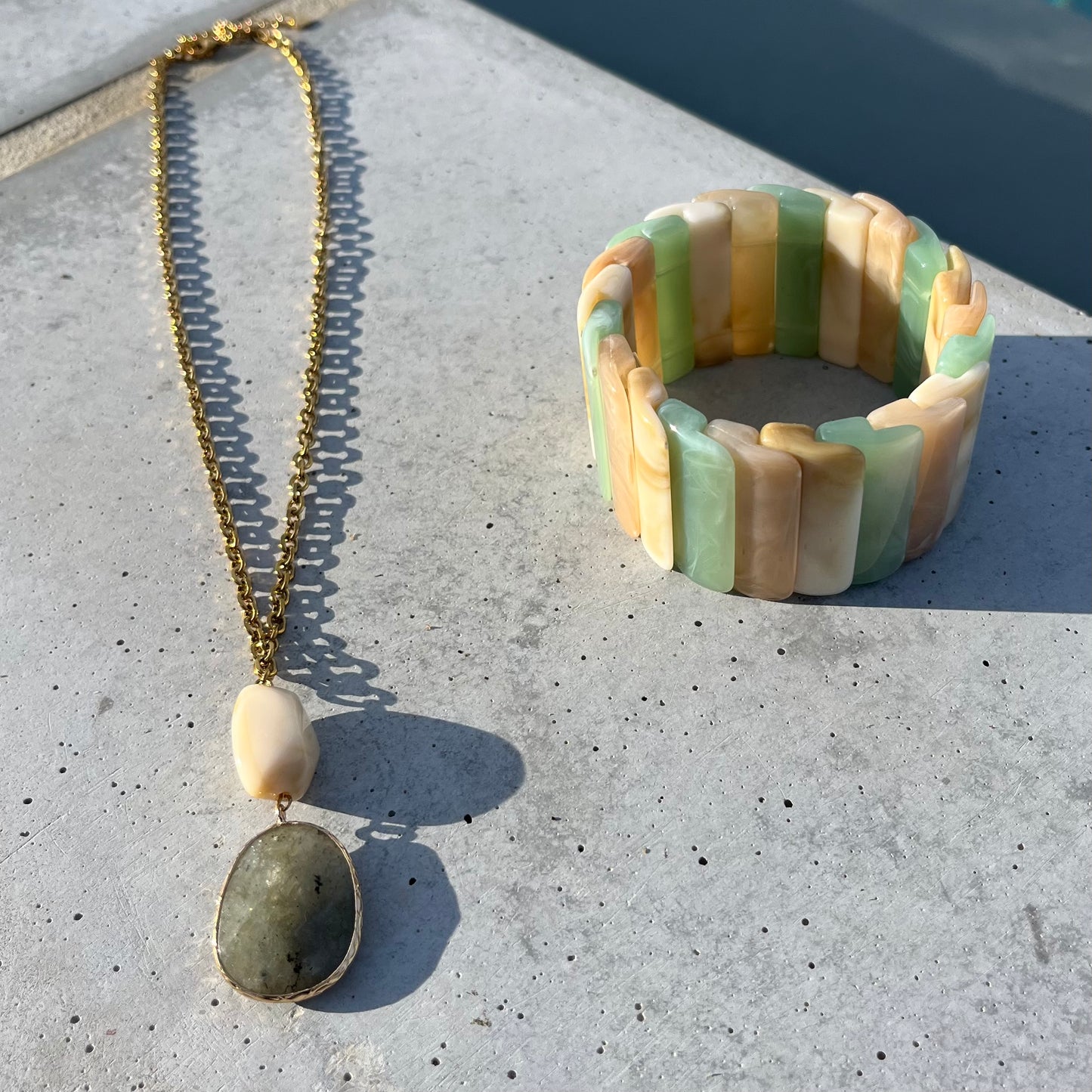 Collier acier inoxydable doré & labradorite verte – Terra Bella